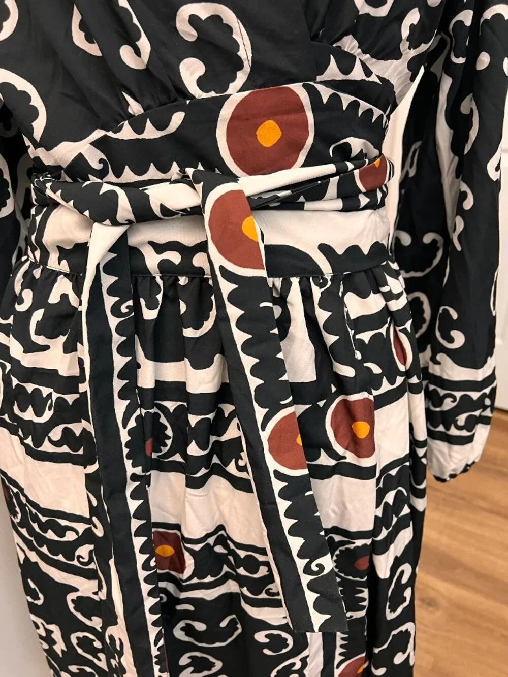 Black & White Printed Long Sleeve Maxi Dress with Belt - Picture 14 of 14